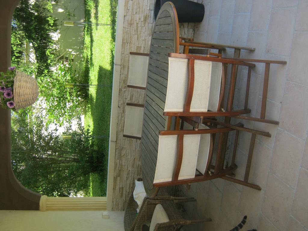 Grand Appartement Dans Villa Avec Parking Quartier Residentiel ジョイニー 部屋 写真