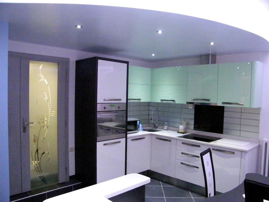 Grand Appartement Dans Villa Avec Parking Quartier Residentiel ジョイニー 部屋 写真