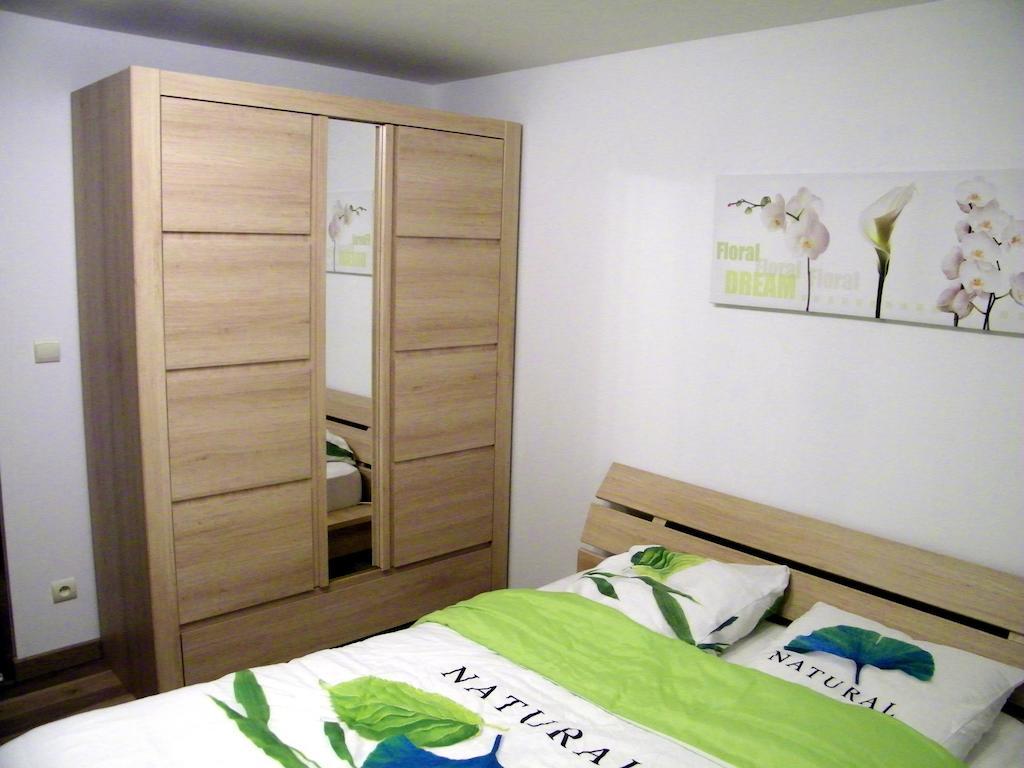 Grand Appartement Dans Villa Avec Parking Quartier Residentiel ジョイニー 部屋 写真