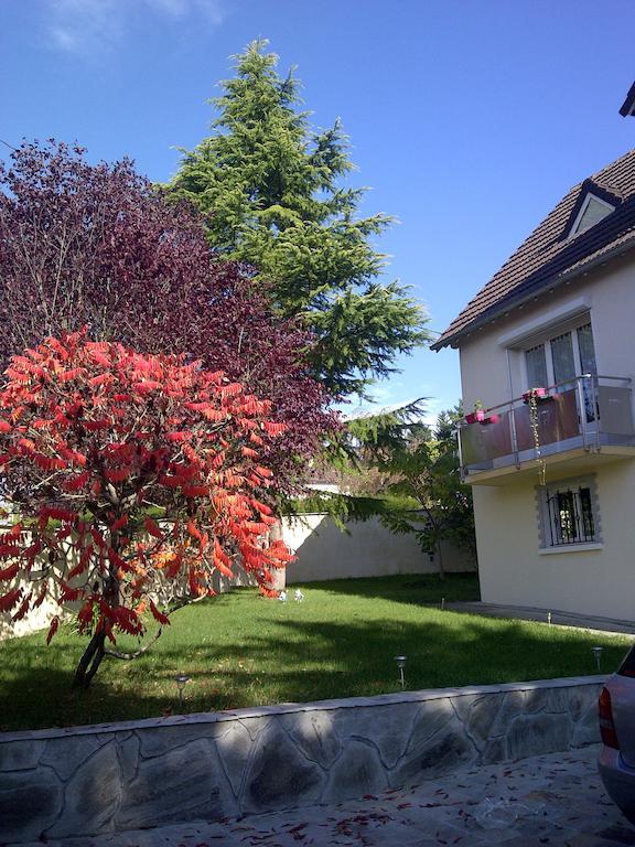 Grand Appartement Dans Villa Avec Parking Quartier Residentiel ジョイニー 部屋 写真